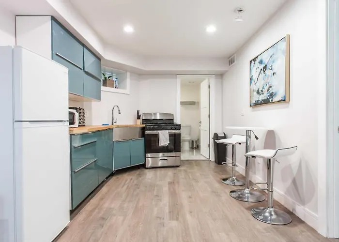 Double Play Wrigley - Prime Location Across From Wrigley Field & Transit - 2br Apts Apartment Chicago