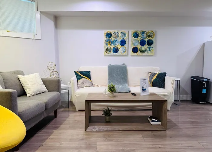 Double Play Wrigley - Prime Location Across From Wrigley Field & Transit - 2br Apts Chicago