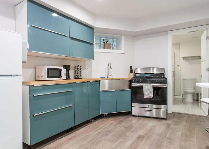 Double Play Wrigley - Prime Location Across From Wrigley Field & Transit - 2br Apts Chicago