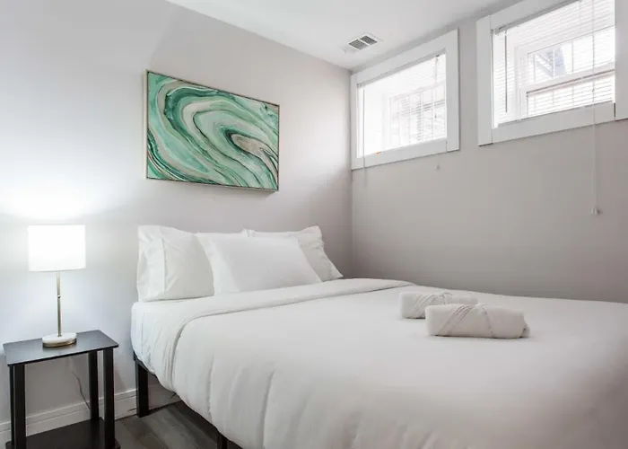 Apartment Double Play Wrigley - Prime Location Across From Wrigley Field & Transit - 2br Apts *