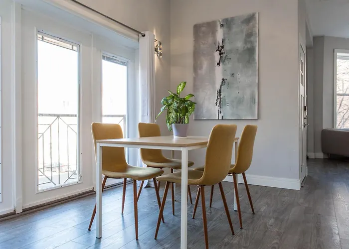 Апартаменты Double Play Wrigley - Prime Location Across From Wrigley Field & Transit - 2br Apts Чикаго