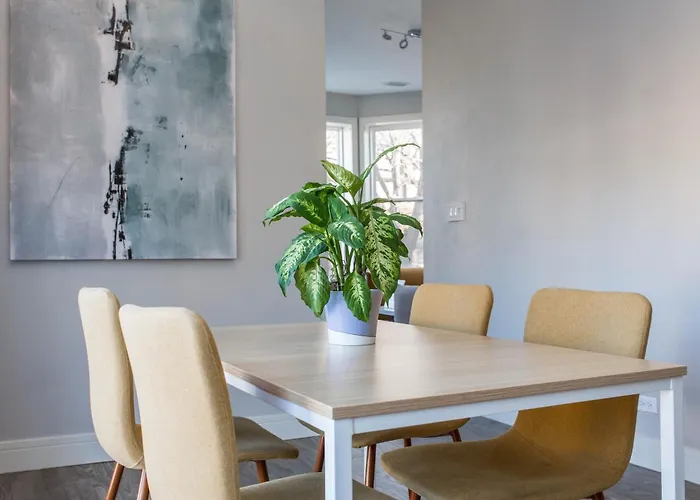 Double Play Wrigley - Prime Location Across From Wrigley Field & Transit - 2br Apts Чикаго