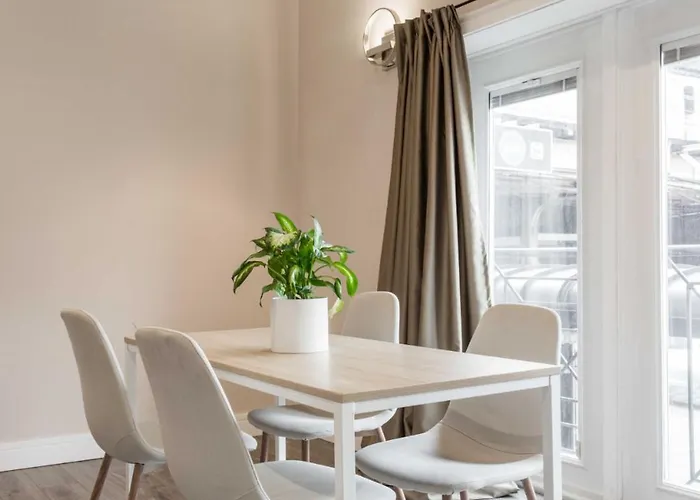 Апартаменты Double Play Wrigley - Prime Location Across From Wrigley Field & Transit - 2br Apts