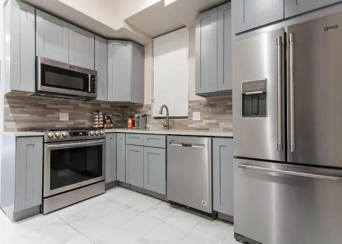 Double Play Wrigley - Prime Location Across From Wrigley Field & Transit - 2br Apts Чикаго