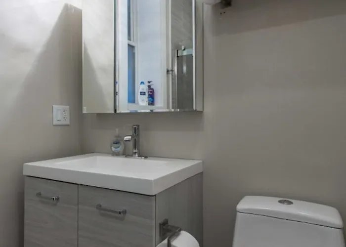 Double Play Wrigley - Prime Location Across From Wrigley Field & Transit - 2br Apts