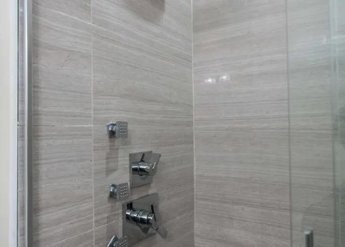 Double Play Wrigley - Prime Location Across From Wrigley Field & Transit - 2br Apts Апартаменты