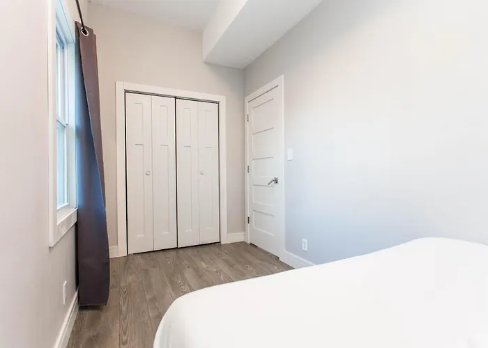 Double Play Wrigley - Prime Location Across From Wrigley Field & Transit - 2br Apts Апартаменты